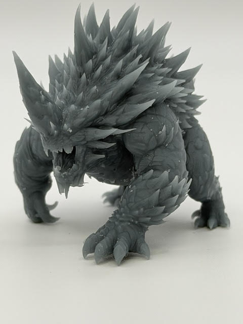 Figurine Béhémoth à Cornes — Miniature résine 40mm (brute, non peinte)